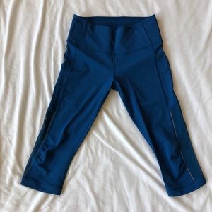 Lululemon Gear Up Crop *17” in Poseidon